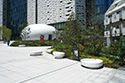 新宿イーストサイドスクエア　設計：株式会社三菱地所設計　（デザイン協力：sola associates）